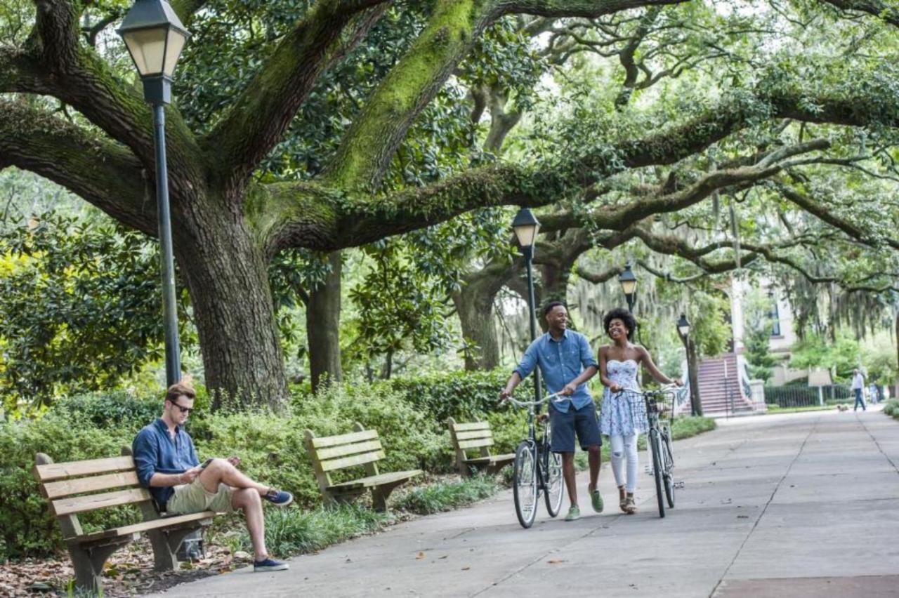 Southern Charmer-Historic District Downtown-Front Porch-Walk Score 90!!-Private Parking-1 Minute To Forsyth Park ซาวานนาห์ ภายนอก รูปภาพ