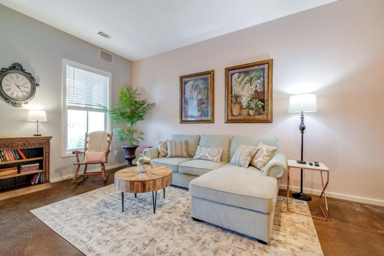 Southern Charmer-Historic District Downtown-Front Porch-Walk Score 90!!-Private Parking-1 Minute To Forsyth Park ซาวานนาห์ ภายนอก รูปภาพ